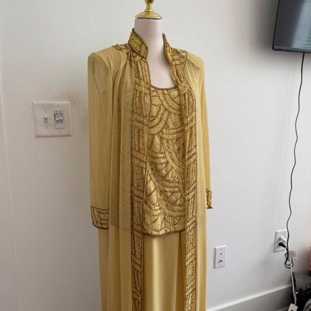 Vintage gold beaded sequin three-piece set โ top, skirtโ & kimono overlay - Picture 8 of 8